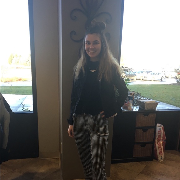 Meet your Posher, Gabrielle - Picture 1 of 1